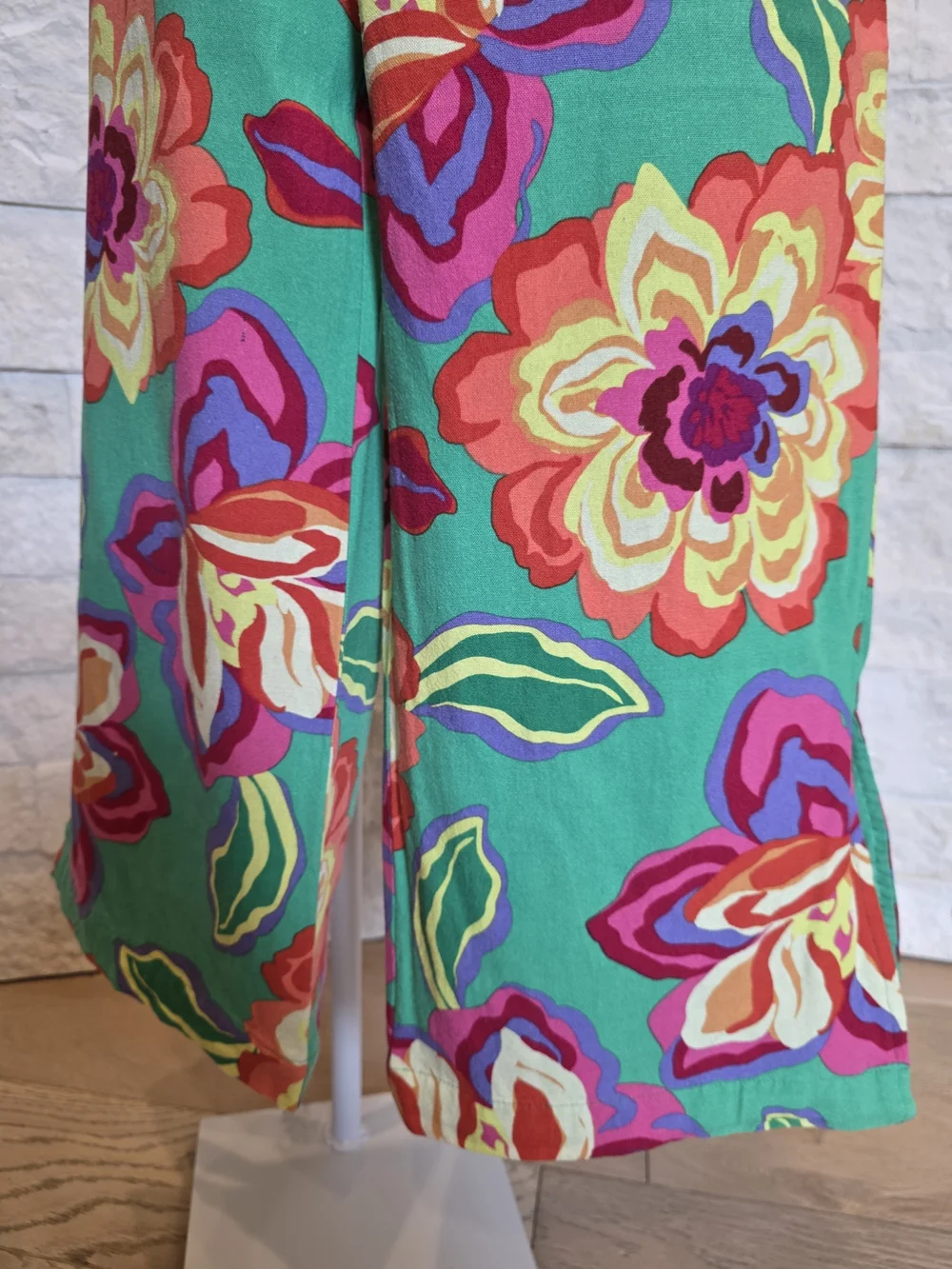 Gianni Bini vibrant floral